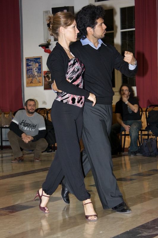 lezione tango Seabasrian Arce e Mariana Montes alla Sala Primavera Cesena